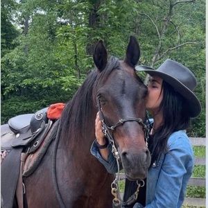 Meet your Posher, Daniela